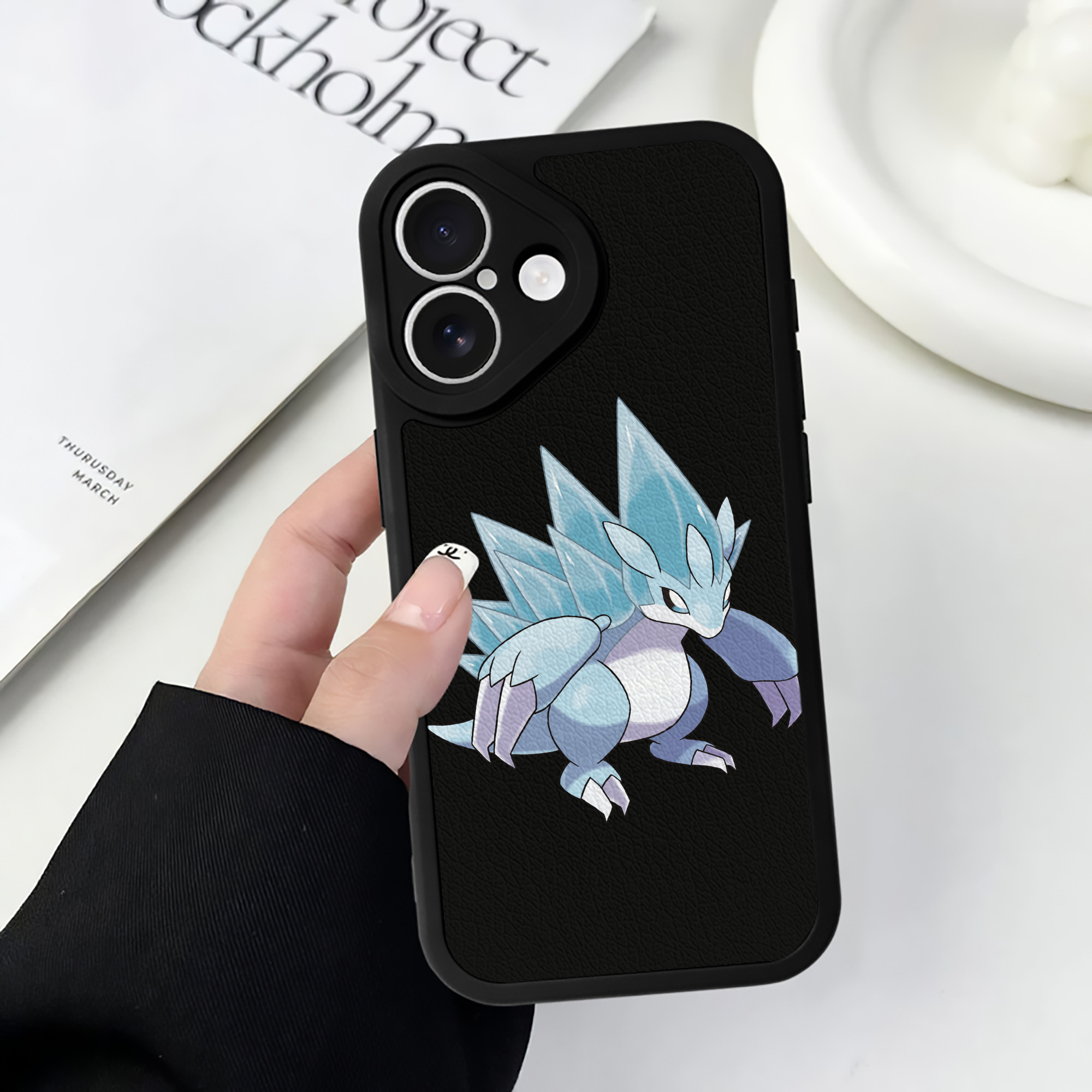（画像用） ポケットモンスター Pokémon 【iPhone 16シリーズ対応】シリコンスマホケース（レザー調） 材質：シリコン